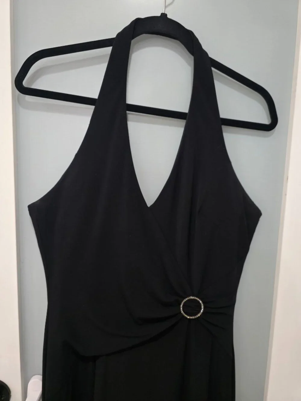 Laundry by Shelli Segal Black Halter Formal Gown – Size 10 – Deep V Neck - Picture 4 of 12